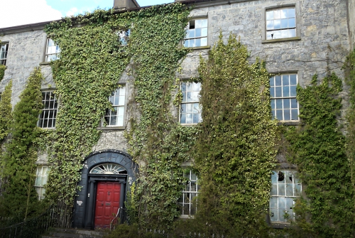 Rahan front, glass missing from windows