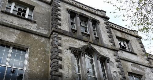 Rahan side windows glass gone. 